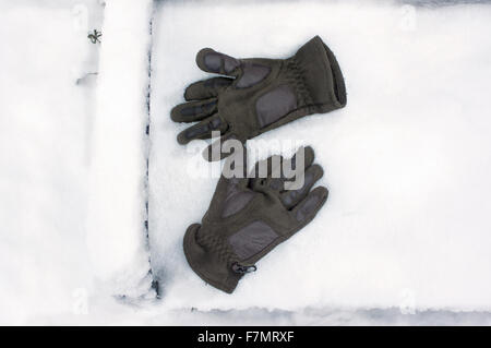 Verlassene Männer Handschuhe Stockfoto