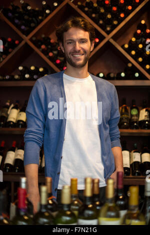 Barkeeper in der Weinbar, Porträt Stockfoto