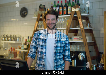 Café-Besitzer, portrait Stockfoto