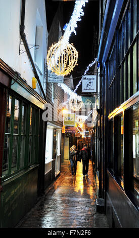 Brighton UK 27. November 2015 - Weihnachtsbeleuchtung in The Lanes Einkaufsviertel von Brighton Stockfoto