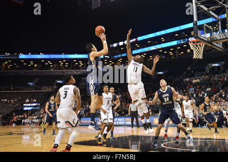 Brooklyn, New York City, USA. 28. November 2015. Yuta Watanabe (George Washington) NCAA: NCAA Männer Basketball Barclays Center Classic Championship Spiel zwischen George Washington Colonials 56-61 Cincinnati Bearcats Barclays Center in Brooklyn, New York City, Vereinigte Staaten. © Hiroaki Yamaguchi/AFLO/Alamy Live-Nachrichten Stockfoto
