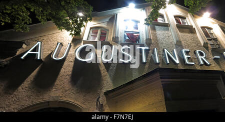 Augustiner Bier Garten, München, Bayern, Deutschland in der Nacht Stockfoto