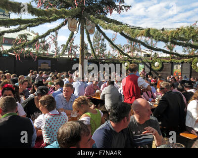 Garten Szenen am Münchner Oktoberfest-Bierfest Stockfoto