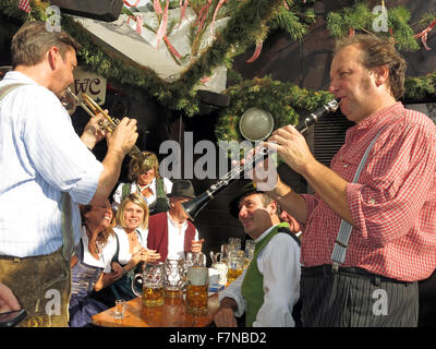 Garten Szenen am Münchner Oktoberfest-Bierfest Stockfoto