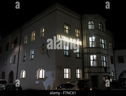 Hofbräuhaus am Platzl - Münchner Hofbräuhaus bei Nacht, Münchner Bierhalle, Deutschland - Platz der Rede des nazideutschen Diktators Adolf Hitler Stockfoto