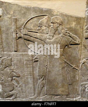 Fries mit Bogenschützen in der Schlacht. Assyrische, über 865-860 v. Chr. aus Nimrud, Nord-West-Palast, Irak. Stockfoto