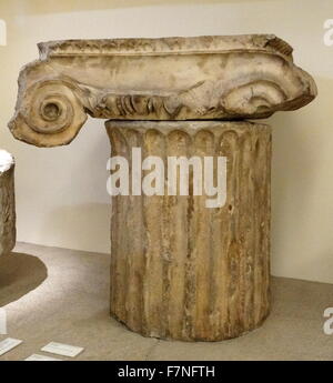 Top-Trommel (Capitol) einer Spalte aus dem Mausoleum von Halikarnassos etwa 350 v. Chr.. Das Mausoleum von Halikarnassos oder Grab Mausolos wurde ein Grab für Mausolus, ein Satrap im persischen Reich und Artemisia II von Karien, der seine Frau und seine Schwester war zwischen 353 und 350 v. Chr. in Halikarnassos (Bodrum, Türkei) gebaut. Stockfoto