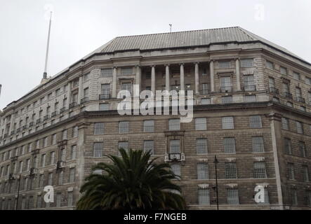 Thames House, Millbank, London, am nördlichen Ufer der Themse neben Lambeth Bridge. Sitz des MI5 (UK-Sicherheitsdienst). Datierte 2015 Stockfoto