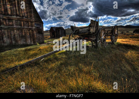 Alten Holzwagen in Geisterstadt Bodie, HDR-Bild Stockfoto