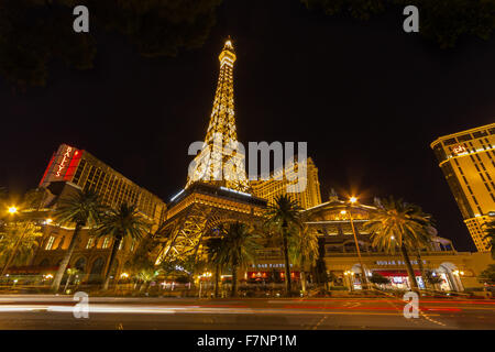 Das Paris Hotel am Las Vegas Strip bei Nacht Stockfoto