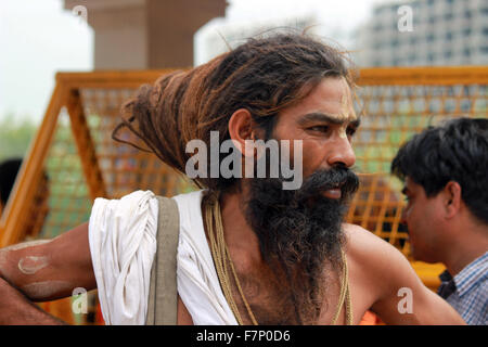 Sadhu mit langen verfilzten Haaren Maharaj Kumbh Mela, Nasik, Maharashtra, Indien Stockfoto