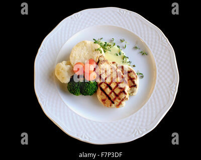 Gegrilltes Hühnerfilet mit Reis und gekochtes Gemüse Stockfoto