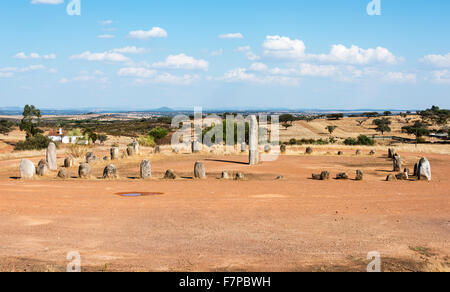 Portugals größte Menhire, ist der Xarez Stein-Kreis an zweiter Stelle nur in Größe, Almendres, in der Nähe von Evora Stockfoto