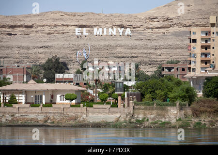 Willkommen Sie bei el Minya in das Governorate Provinz Zawyet, Mittelägypten - Blick vom Nil Stockfoto