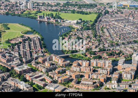 Aus der Vogelperspektive über das Stadtzentrum von Cardiff Stockfoto