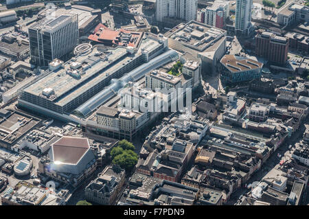 Aus der Vogelperspektive über das Stadtzentrum von Cardiff Stockfoto