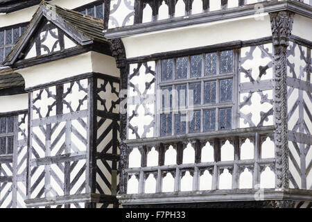 Detail des Torhauses und South Range, Little Moreton Hall, Cheshire. Stockfoto