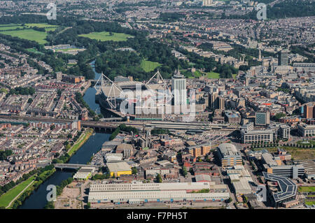 Aus der Vogelperspektive über das Stadtzentrum von Cardiff Stockfoto