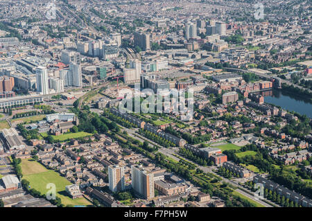 Aus der Vogelperspektive über das Stadtzentrum von Cardiff Stockfoto