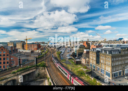 Cross Country Zug Ankunft am Hauptbahnhof Newcastle, Tyne and Wear, England Stockfoto