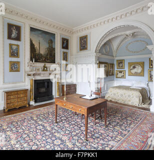 Die italienische Zimmer in Stourhead, Wiltshire. Das Zimmer wurde vom Architekten Doran Webb nach dem verheerenden Brand von 1902 rekonstruiert. Die Rippe gewölbten Alkoven ist in der Regel palladianischen Stil. Stockfoto