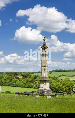 Das Denkmal für Isaac Disraeli, Vater von Benjamin, am Hughenden, Buckinghamshire. Hughenden war die Heimat der viktorianischen Premierminister Benjamin Disraeli. Stockfoto