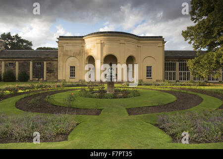 Die Orangerie in Nostell Priory und Parkland, West Yorkshire. Das Herrenhaus wurde auf dem Gelände eines mittelalterlichen Klosters erbaut. Stockfoto