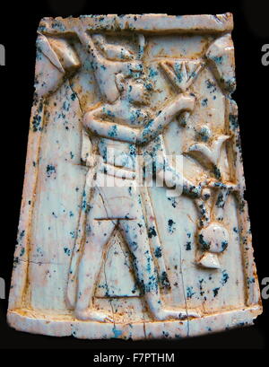 Elfenbein Figuren trägt die Krone Ägyptens Darstellung Stockfoto