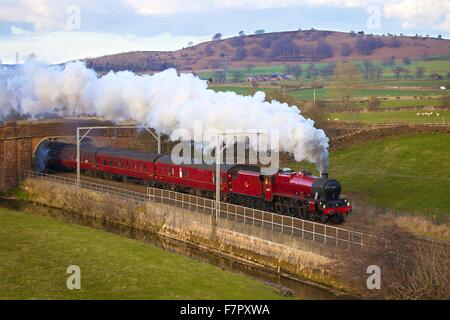 West Coast Main Line. Dampfzug. LMS Jubilee Klasse 45699 Galatea. Kitchenhill, Penrith, Cumbria, England, UK. Stockfoto