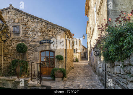Dorfstraße in Lacoste, Provence, Frankreich Stockfoto