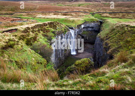 Wasserfall am Rumpf Topf Horton in Ribblesdale North Yorkshire England Stockfoto