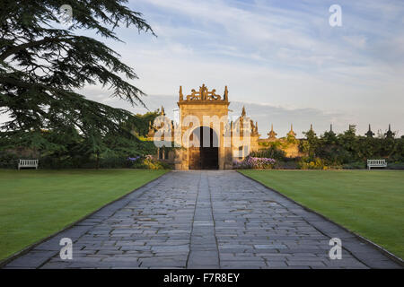 Das Torhaus in Hardwick Hall, Derbyshire. Hardwick Hall Estate besteht aus wunderschönen Häusern und schönen Landschaften. Stockfoto