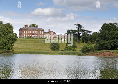 Die Vorderseite des Hauses Anfang des 18. Jahrhunderts auf dem Dudmaston Anwesen, Shropshire. Stockfoto