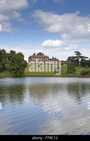 Die Vorderseite des Hauses Anfang des 18. Jahrhunderts auf dem Dudmaston Anwesen, Shropshire. Stockfoto