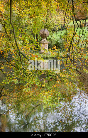 Captain Cooks Monument in die elysischen Felder in Stowe, Buckinghamshire. Stowe ist ein Garten aus dem 18. Jahrhundert und umfasst mehr als 40 historische Tempel und Monumente. Stockfoto