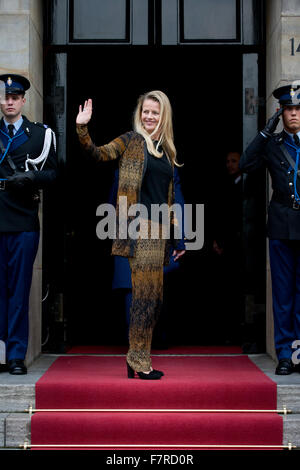 Amsterdam, Niederlande. 2. Dezember 2015. Prinzessin Mabel von den Niederlanden besucht die Preisverleihung des Prince Claus Award in das königliche Palais in Amsterdam, Niederlande, 2. Dezember 2015. Foto: Patrick van Katwijk / POINT DE VUE OUT - NO WIRE SERVICE-/ Dpa/Alamy Live News Stockfoto