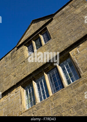 Details von Windows in Eyam Hall, Derbyshire. Stockfoto