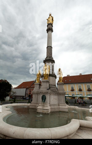 Heilige Maria-Säule mit Engeln und Brunnen, Zagreb, Kroatien. Stockfoto