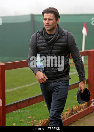 TV/Radio-Star und EX TOWIE von Mark Wright leitet sein Team Essex FC 6: 3-Sieg über Dorking Wanderers in Surrey heute (01 Nov 15) Featuring: Mark Wright wo: Dorking, United Kingdom bei: 1. November 2015 Stockfoto