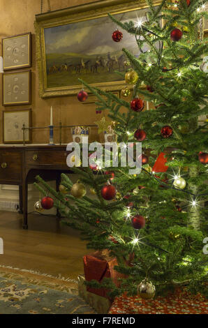 Detail eines Raumes dekoriert zu Weihnachten, am Trelissick, Cornwall. Stockfoto
