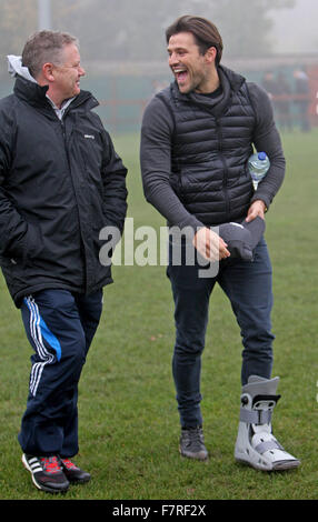 TV/Radio-Star und EX TOWIE von Mark Wright leitet sein Team Essex FC 6: 3-Sieg über Dorking Wanderers in Surrey heute (01 Nov 15) Featuring: Mark Wright wo: Dorking, United Kingdom bei: 1. November 2015 Stockfoto