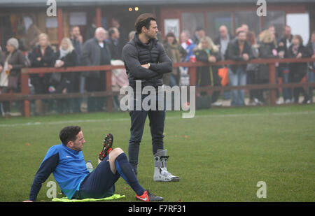 TV/Radio-Star und EX TOWIE von Mark Wright leitet sein Team Essex FC 6: 3-Sieg über Dorking Wanderers in Surrey heute (01 Nov 15) Featuring: Mark Wright wo: Dorking, United Kingdom bei: 1. November 2015 Stockfoto