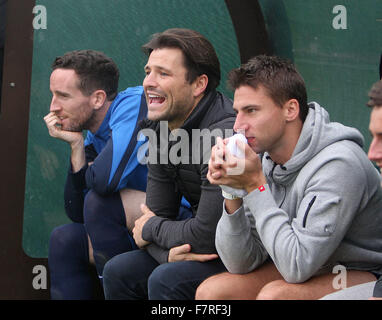 TV/Radio-Star und EX TOWIE von Mark Wright leitet sein Team Essex FC 6: 3-Sieg über Dorking Wanderers in Surrey heute (01 Nov 15) Featuring: Mark Wright wo: Dorking, United Kingdom bei: 1. November 2015 Stockfoto