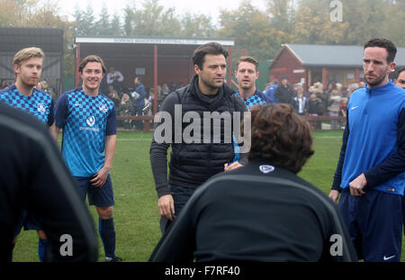 TV/Radio-Star und EX TOWIE von Mark Wright leitet sein Team Essex FC 6: 3-Sieg über Dorking Wanderers in Surrey heute (01 Nov 15) Featuring: Mark Wright wo: Dorking, United Kingdom bei: 1. November 2015 Stockfoto