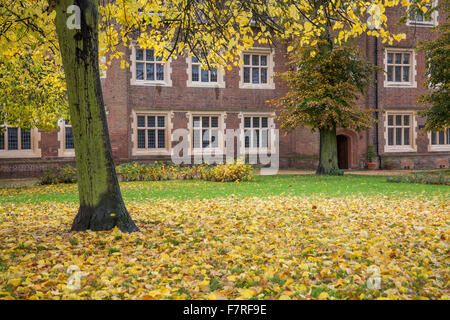 Eastbury Manor House, Essex. Eastbury ist ein gemauertes Tudor Gentry-Haus. Stockfoto