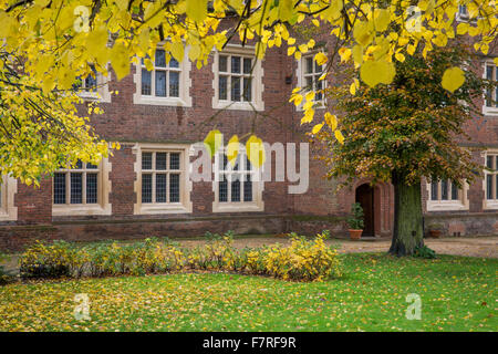 Eastbury Manor House, Essex. Eastbury ist ein gemauertes Tudor Gentry-Haus. Stockfoto