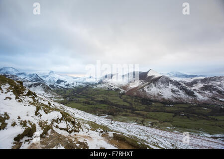 Dramatischen Blick auf die verschneiten Cat-Glocken reicht, Borrowdale und Derwentwater, Keswick, Cumbria Stockfoto