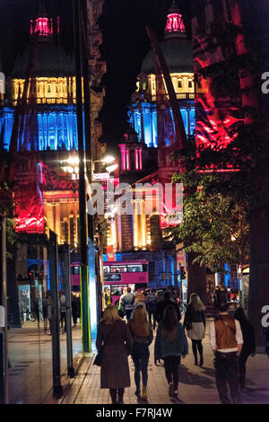 Der Belfast City Hall am Abend Donegal Square Stockfoto