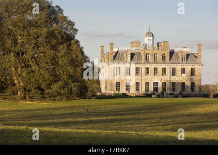 Die 17. Jahrhundert Landsitz bei Kingston Lacy, Wimborne Minster, Dorset, umgeben von attraktiven Gärten und umfangreiches parkland Stockfoto