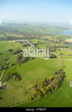 Eine Luftaufnahme von Calke Abbey, Derbyshire. Es gibt schöne, doch verblasst, ummauerten Gärten und der Orangerie, Auricula Theater und Gemüsegärten zu erkunden. Stockfoto